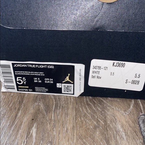 Lightly Worn Jordan Gs Size 5.5 - Picture 6 of 7
